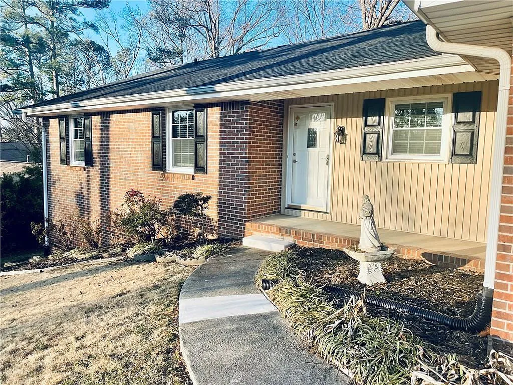 4 bed, 2.5 bath, 1630 sqft, $2,499 — Photo 1