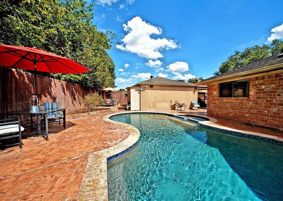 1st image of 21410 Park Valley Dr