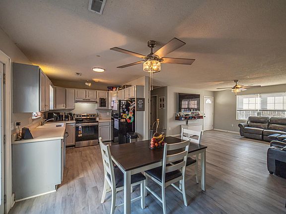 5th image of 275 Foster Dr