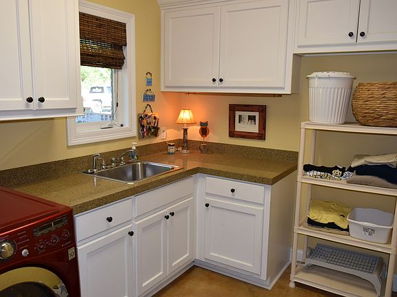Spacious counters & sink
