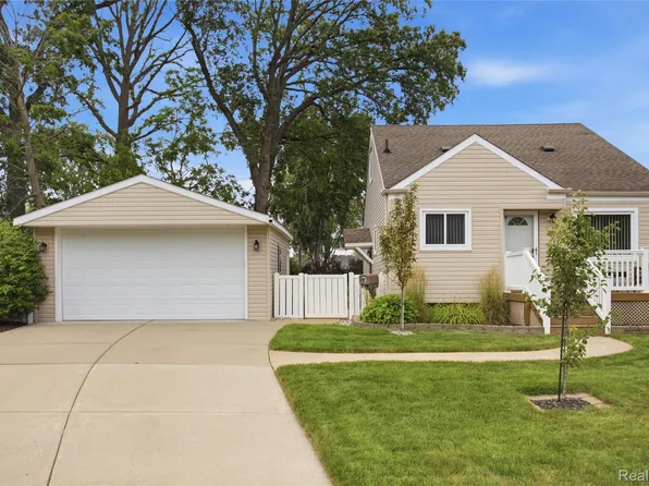 28538 Bock St, Garden City, MI 48135