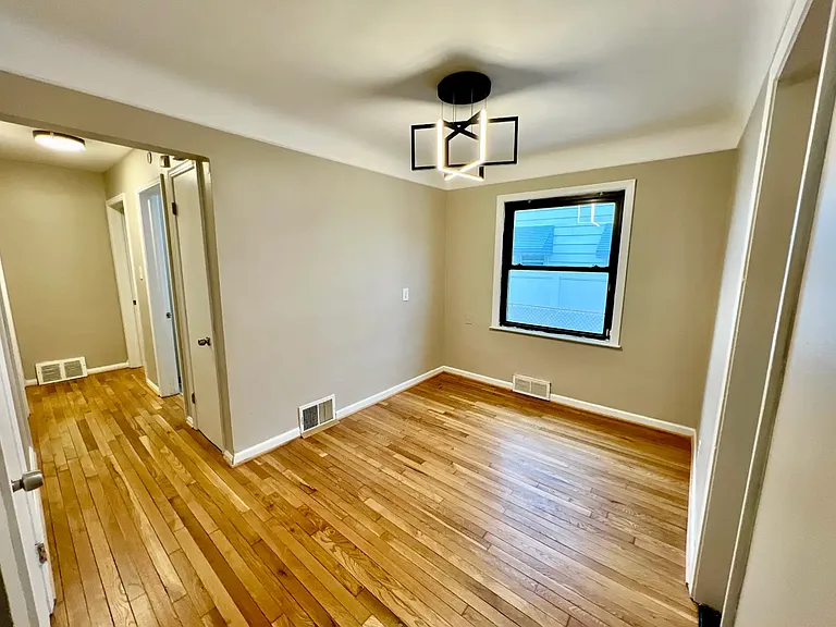 20489 Beech Daly Rd — Photo 4
