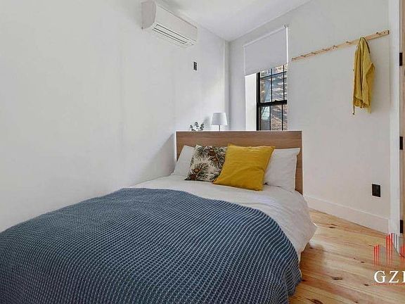 4th image of 729 Meeker Ave #4
