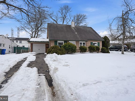 3rd image of 10 Melrose Ln