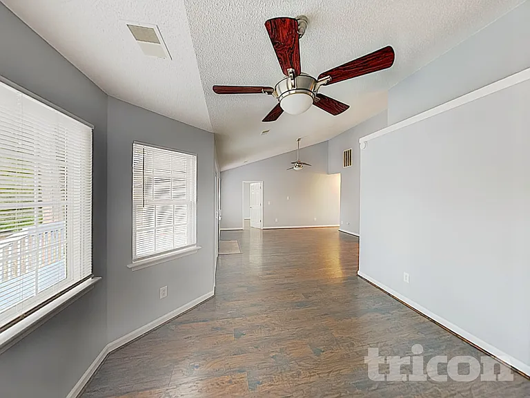430 Forest Grove Cir — Photo 5