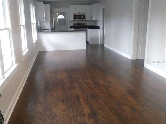 3rd image of 6806 N Navin Ave