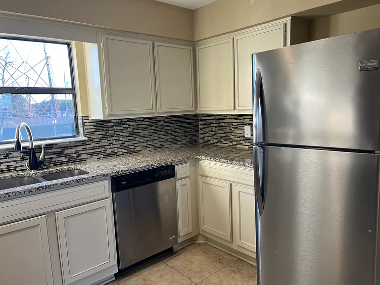810 Eglin Pkwy NE #6 — Photo 6