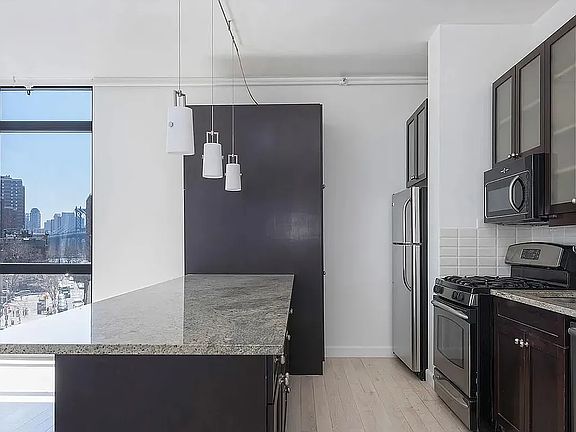 3rd image of 7 Essex St APT 5A