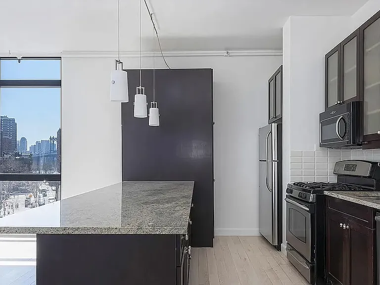 7 Essex St #5A — Photo 3