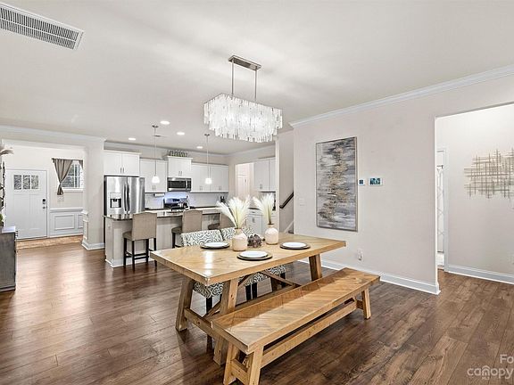 5th image of 6078 Artigas Dr #301