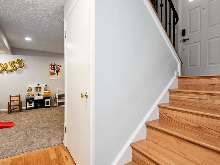 937 Marine Dr — Photo 16