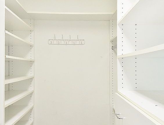 5th image of 6275 Canterbury Dr Unit 102