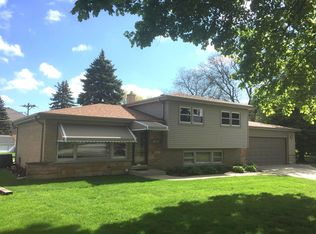 1710 W Robbie Ln, Mount Prospect, IL 60056