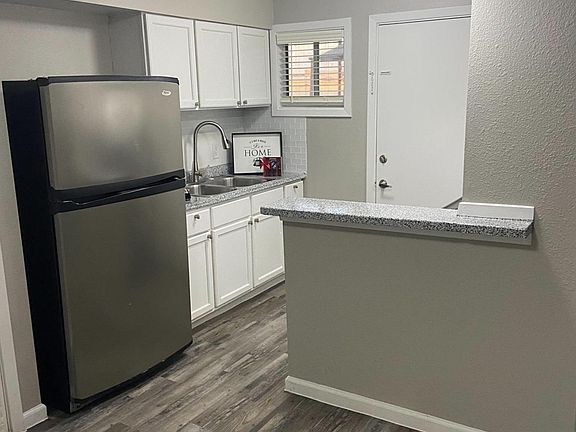 4th image of 3299 S Polk St #105
