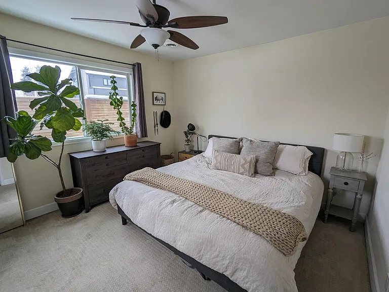 4601 Beach Ct — Photo 10