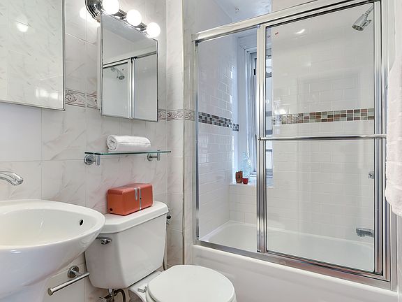 5th image of 236 E 78th St APT 5B