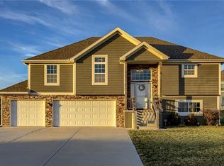 15302 Meyer Dr, Basehor, KS 66007