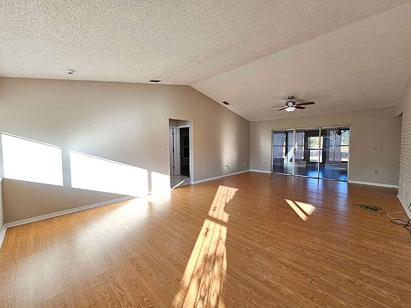 3rd image of 819 Glencove Ave NW