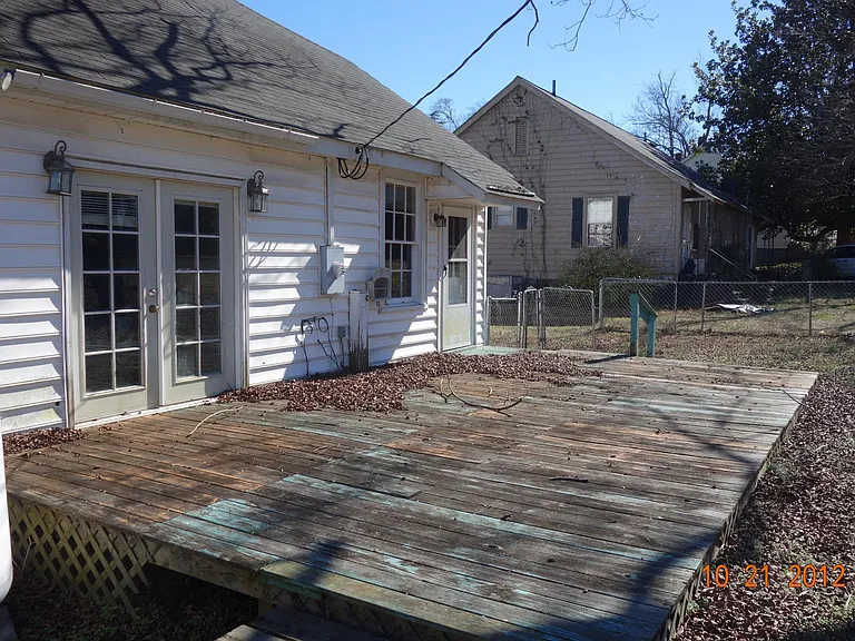 230 Pine St #A — Photo 17
