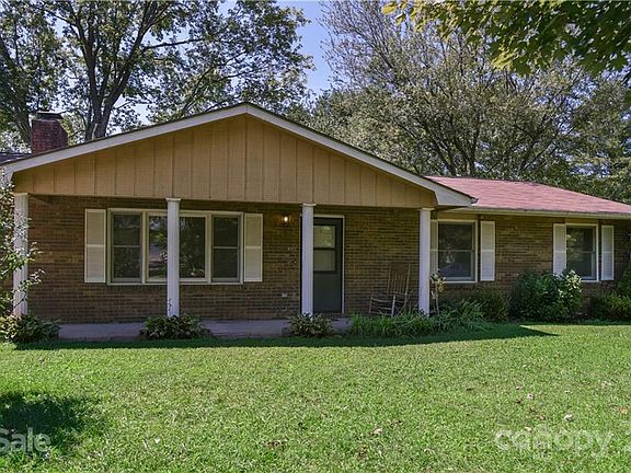 3rd image of 119 Acorn Dr
