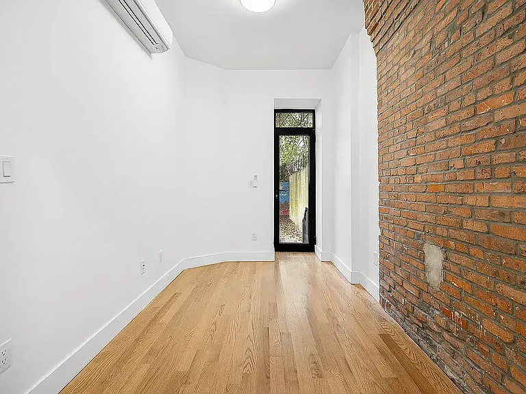 631 E 6th St #2A — Photo 7