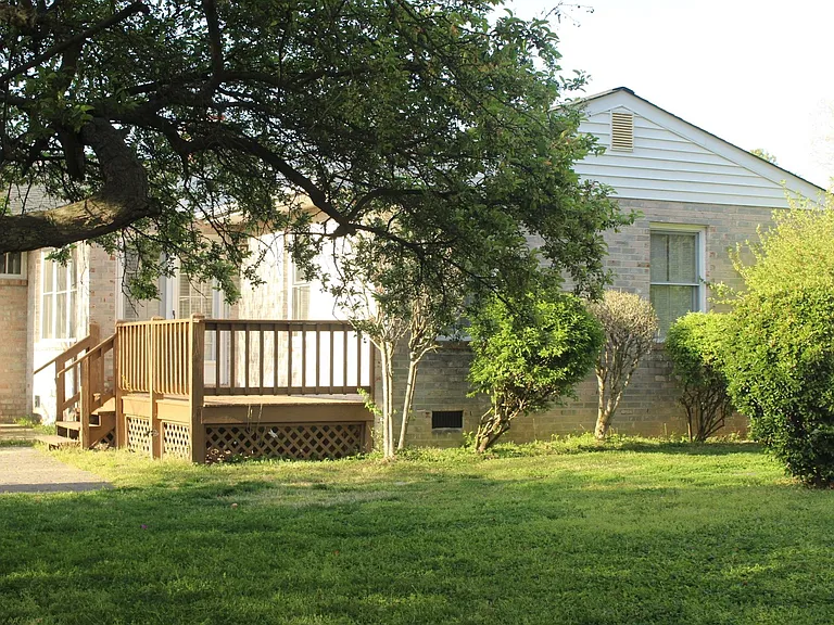 Woodlake Dr — Photo 32