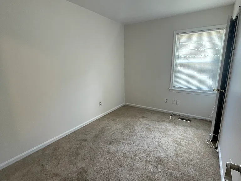 9 Warwick Cir — Photo 10