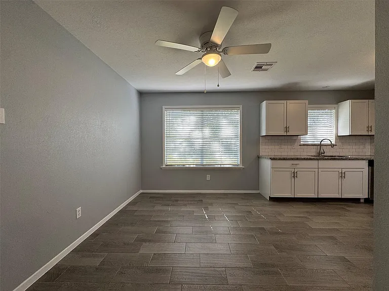 514 Bertloma St — Photo 7