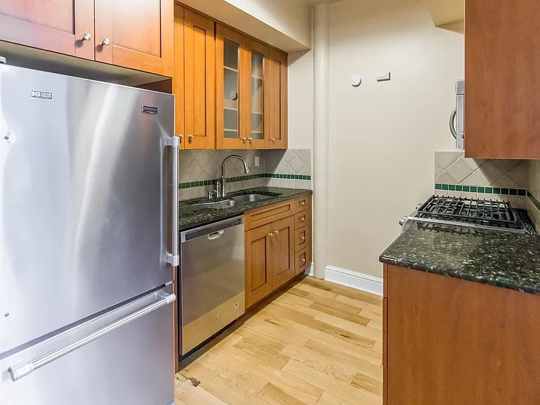 300 Communipaw Ave #106 — Photo 5