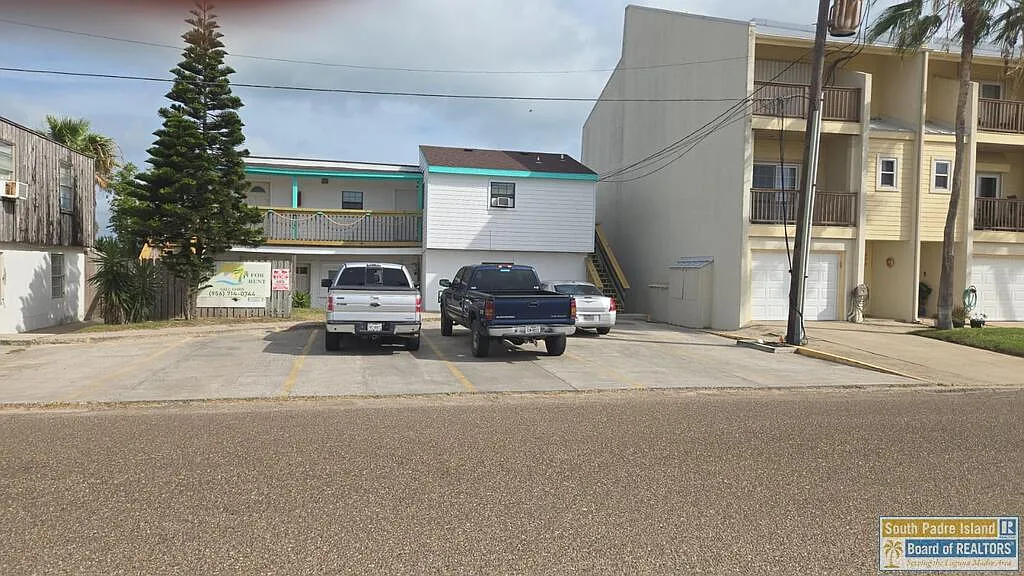 310 W Houston St — Photo 1