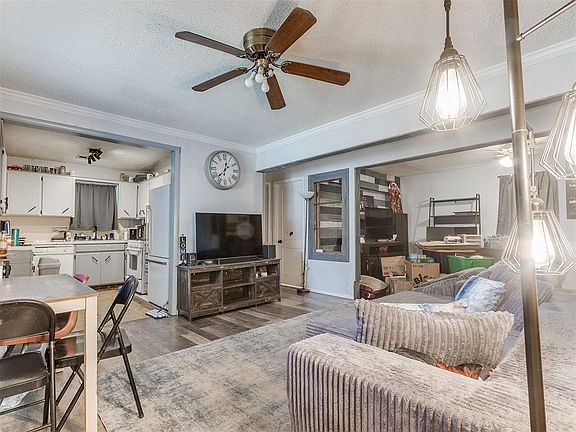 5th image of 1012 SW 45th St