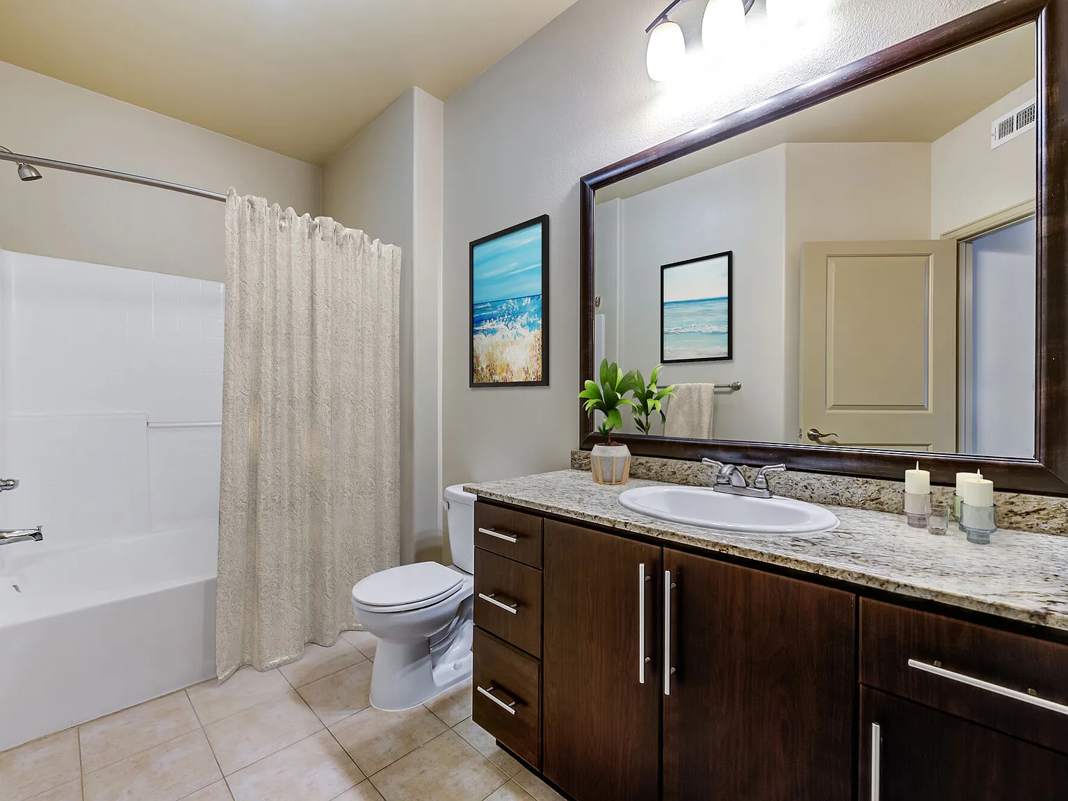 Triana Apartments — Photo 4