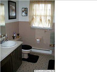 2nd image of 940A Aberdeen Dr