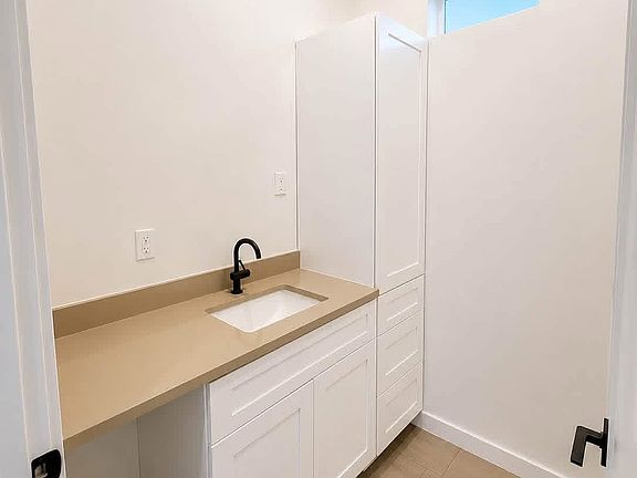 5th image of 3031 Birch Ln #B