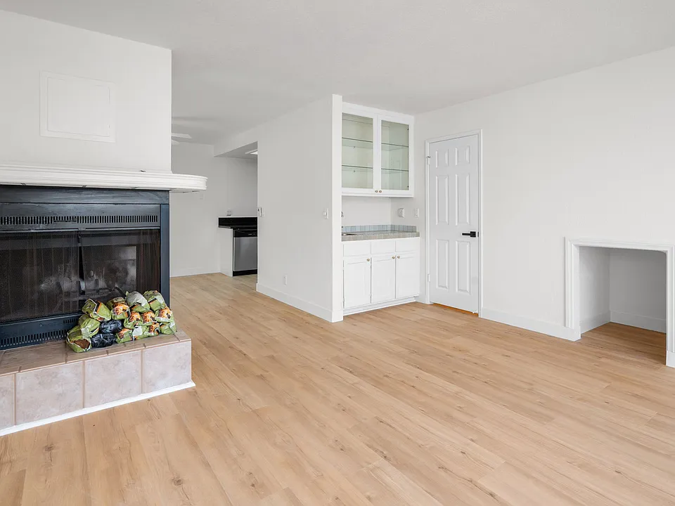 130 Evergreen Ave #3
