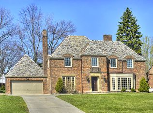 17212 Riverside Dr, Lakewood, OH 44107
