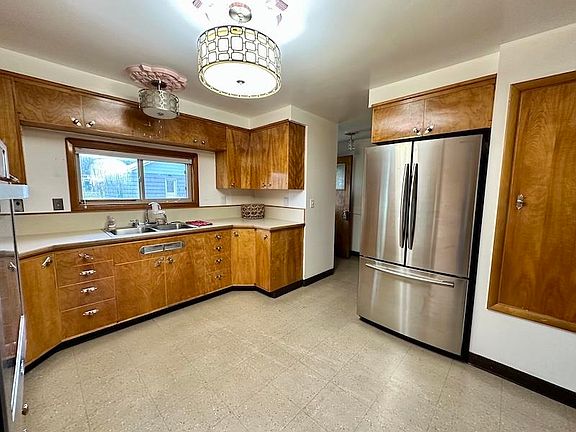 3rd image of 113 Pend Oreille Blvd