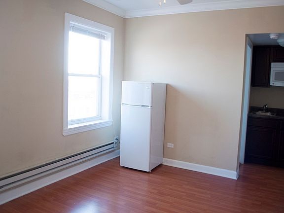 3rd image of 1137 W Pratt Blvd APT 706