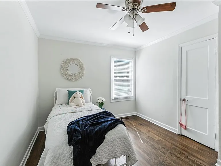 1411 Mercer Ave — Photo 17