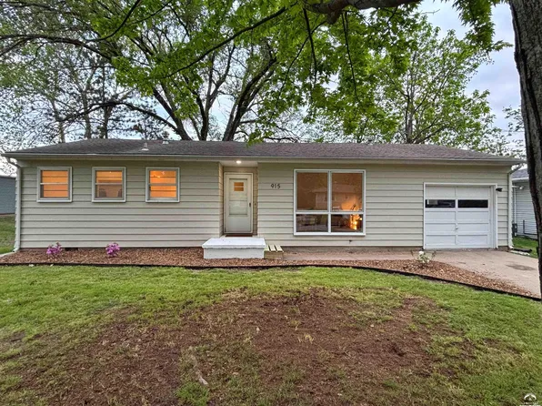 915 W 22nd Ter, Lawrence, KS 66046