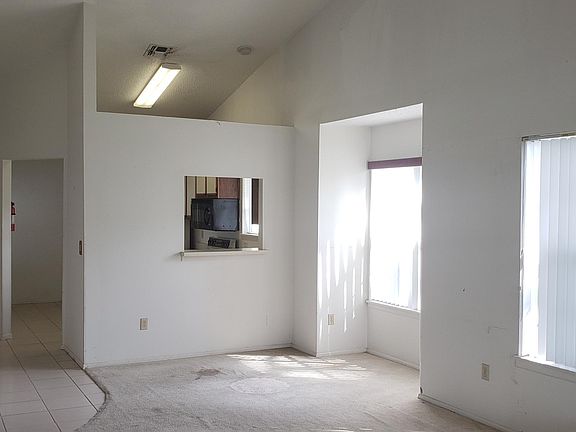 4th image of 5120 Park Lake Dr #1