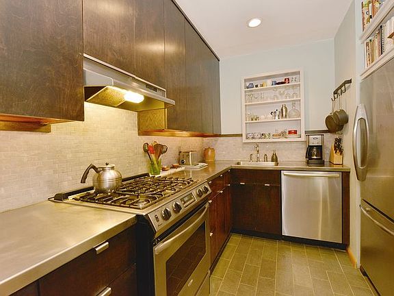 2nd image of 176 Degraw St #2