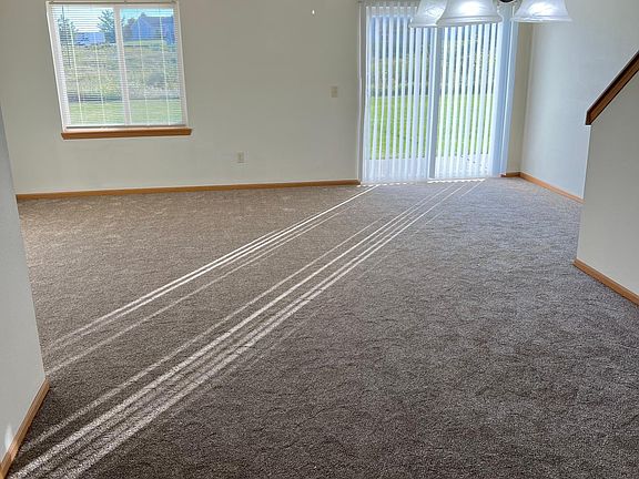3rd image of 815 Stonecrop Dr