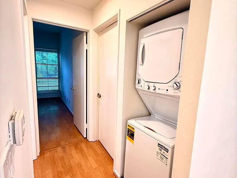 360 S Los Robles Ave #9 — Photo 17