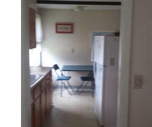 5th image of 100 Farmington Dr