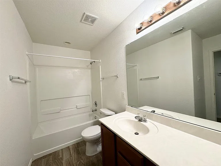 1152 Hyde Park Dr — Photo 8
