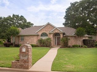 1401 Creekside Dr, Mansfield, TX 76063