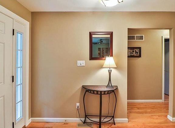 Spacious foyer area