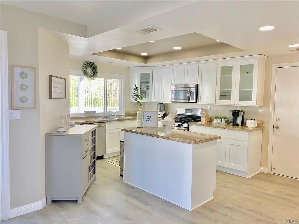 3 bed, 2.5 bath, 1500 sqft, $3,400 — Photo 4