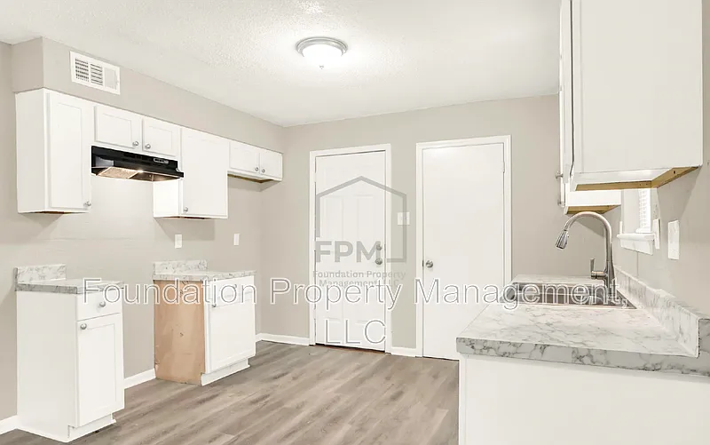 3 bed, 1.0 bath, $1,350 — Photo 4